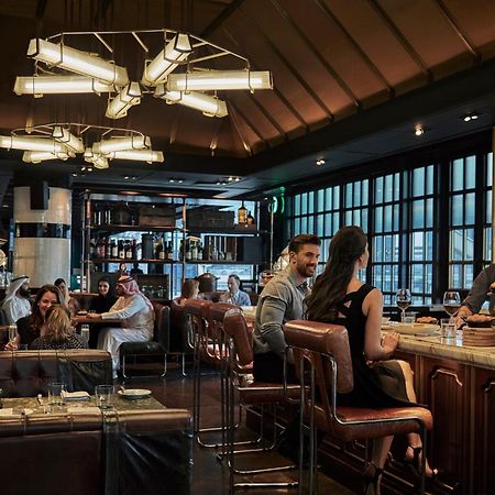 Four Seasons Hotel Abu Dhabi At Al Maryah Island Esterno foto Interior of the restaurant