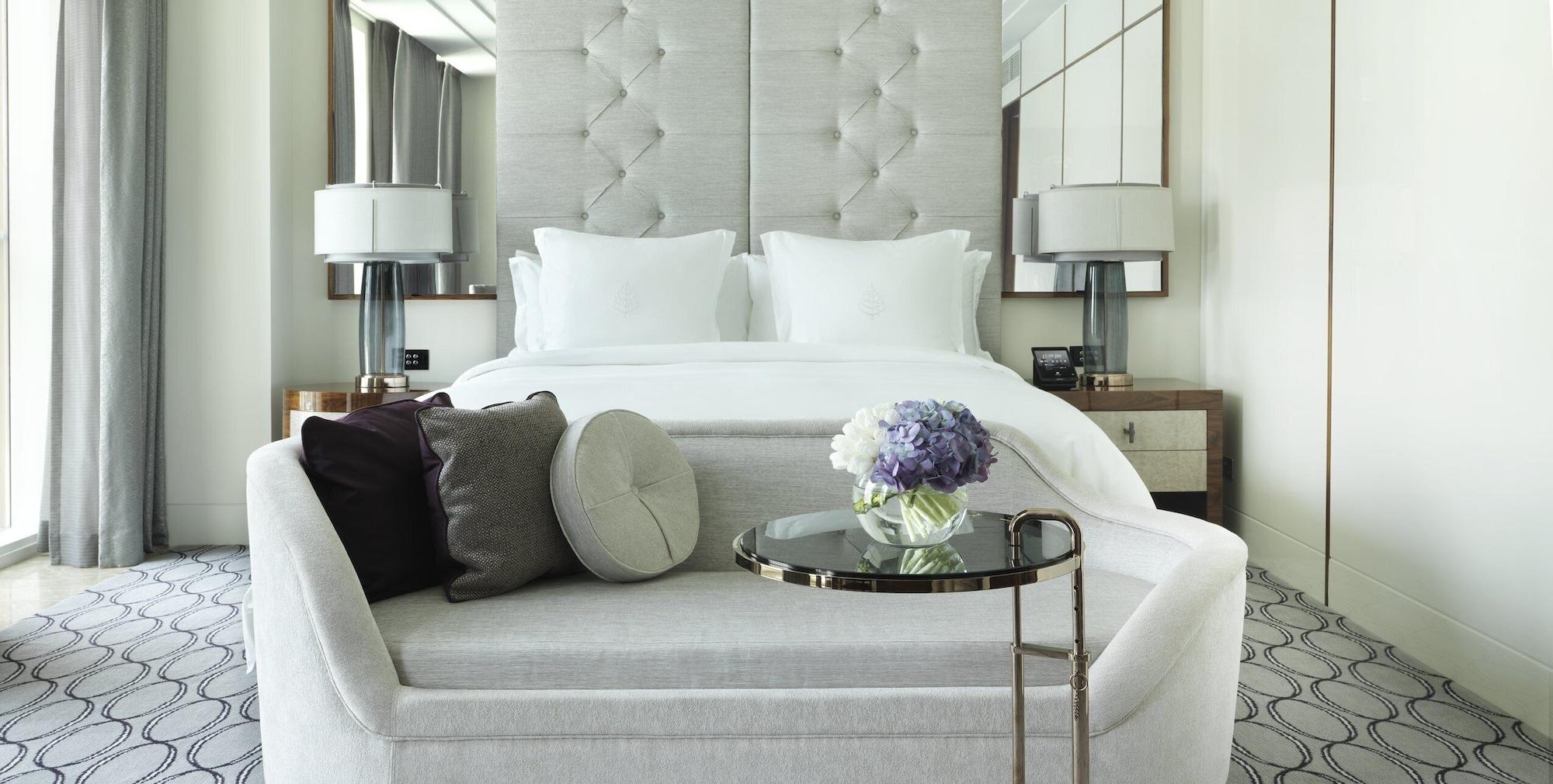 Four Seasons Hotel Abu Dhabi At Al Maryah Island Esterno foto A bedroom at the Four Seasons Hotel