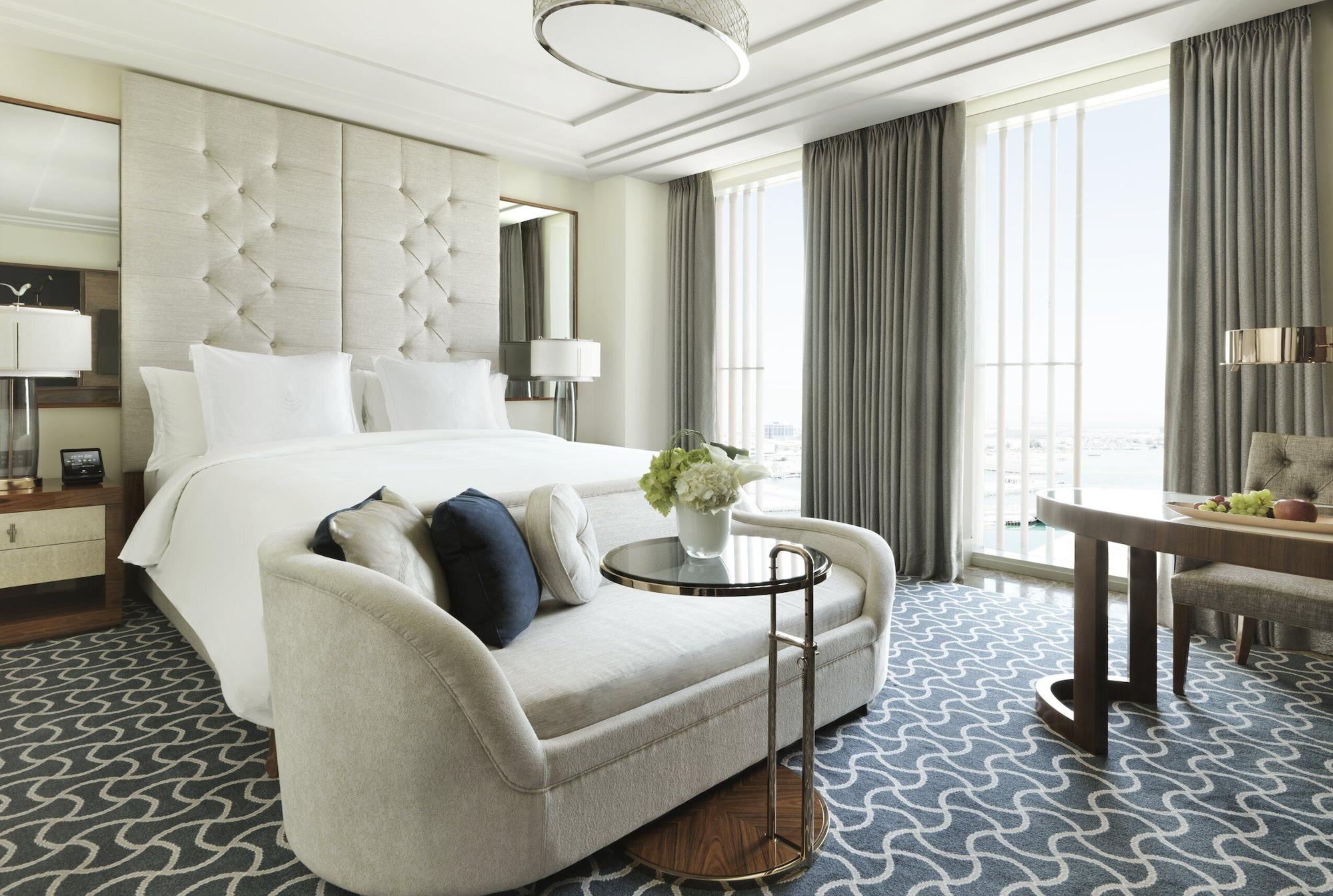 Four Seasons Hotel Abu Dhabi At Al Maryah Island Esterno foto A guest room at the Four Seasons Hotel