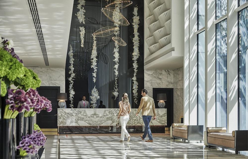 Four Seasons Hotel Abu Dhabi At Al Maryah Island Esterno foto The lobby of the Ritz-Carlton, DIFC