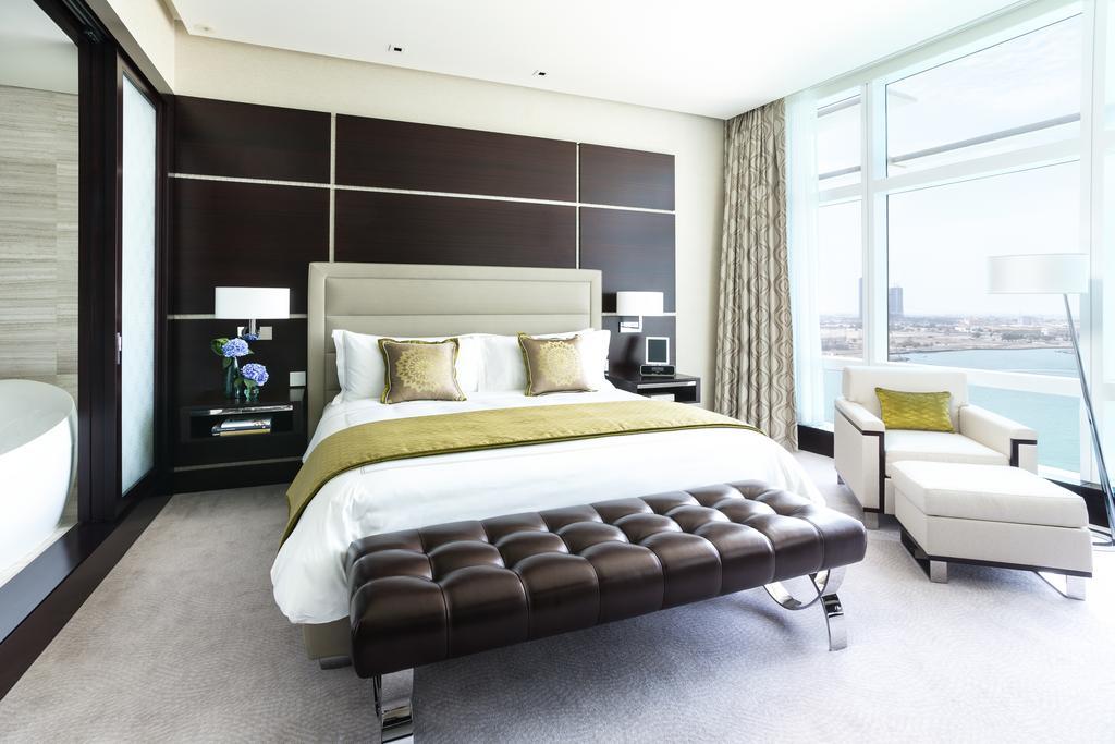 Four Seasons Hotel Abu Dhabi At Al Maryah Island Camera foto A bedroom at Jumeirah Emirates Towers Hotel