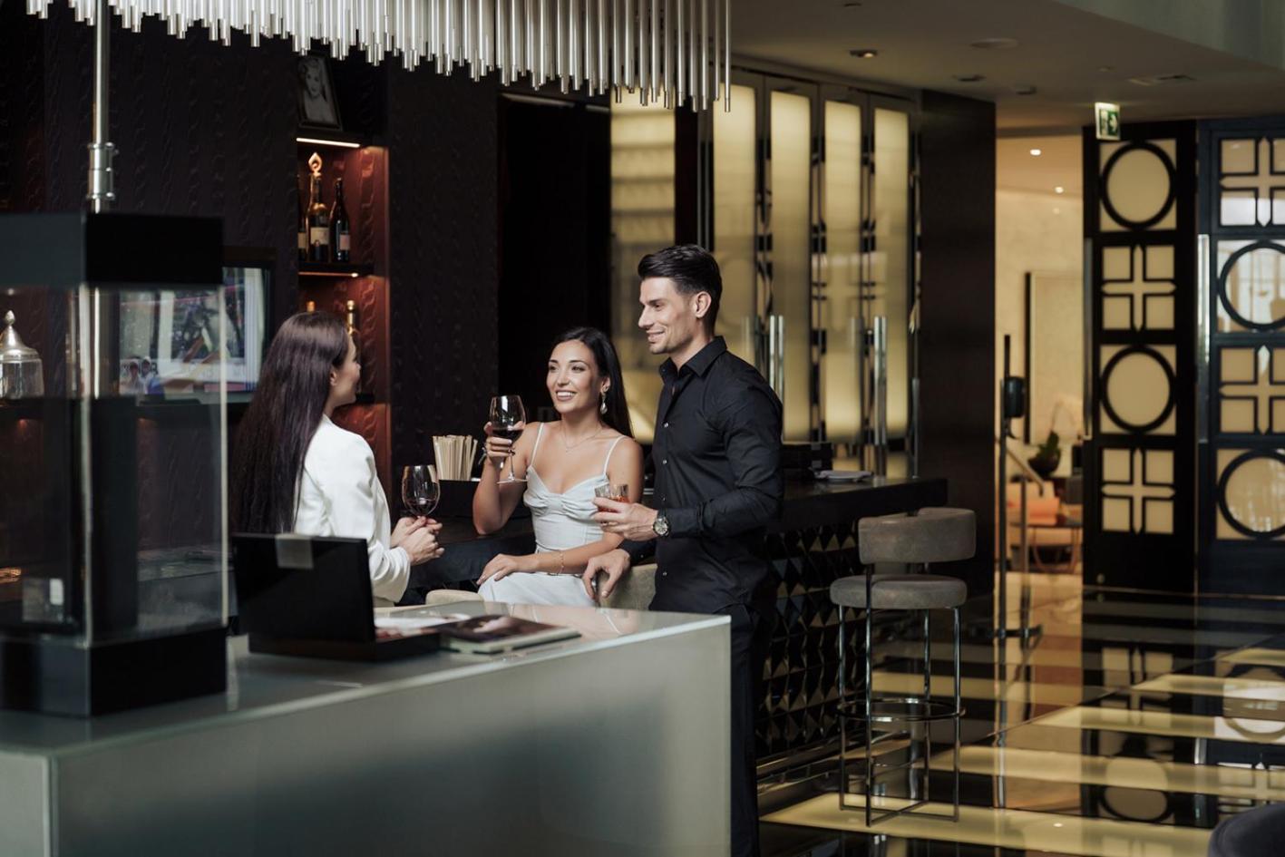 Four Seasons Hotel Abu Dhabi At Al Maryah Island Esterno foto The Bar