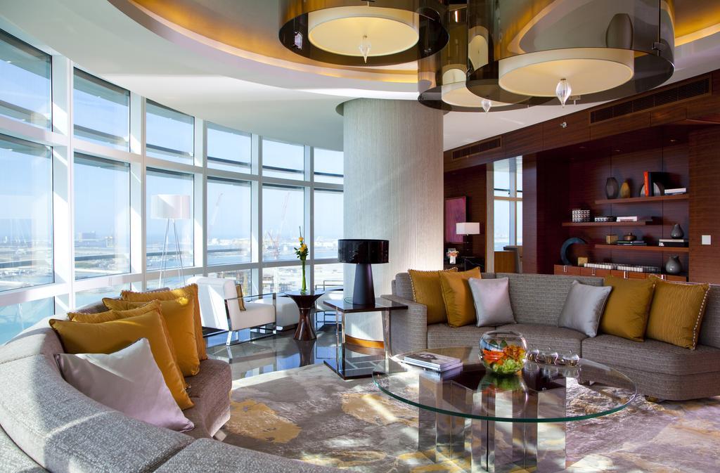 Four Seasons Hotel Abu Dhabi At Al Maryah Island Esterno foto The living room of a suite at the Atlantis, The Palm
