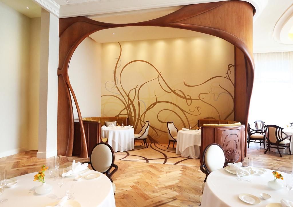 Four Seasons Hotel Abu Dhabi At Al Maryah Island Esterno foto Restaurant "Les Cols", Girona, Spain