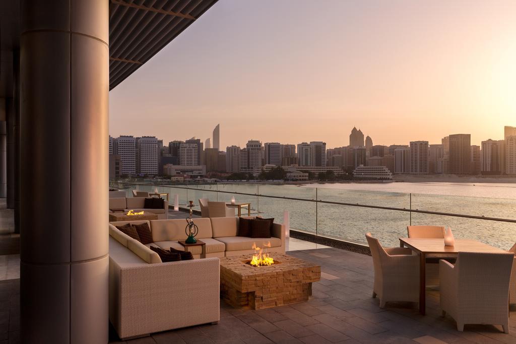 Four Seasons Hotel Abu Dhabi At Al Maryah Island Esterno foto View from the hotel