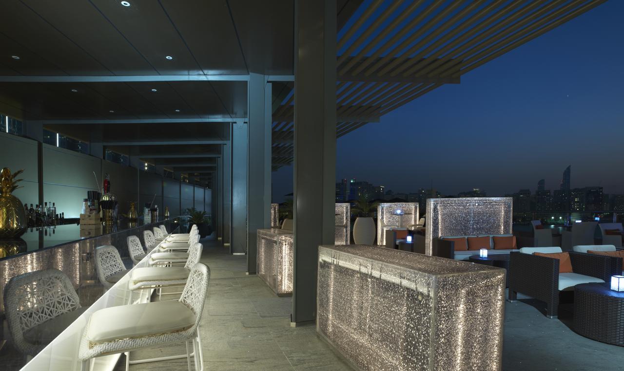 Four Seasons Hotel Abu Dhabi At Al Maryah Island Esterno foto Skyline Bar