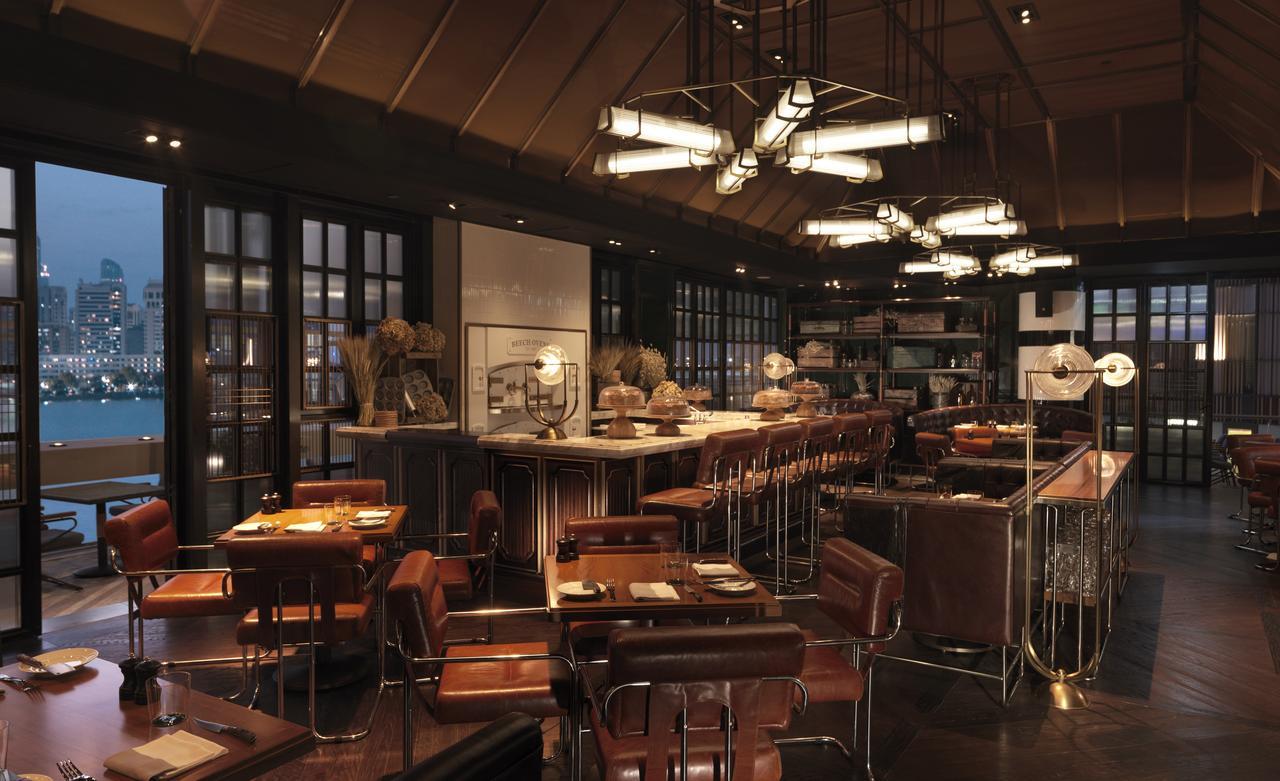 Four Seasons Hotel Abu Dhabi At Al Maryah Island Esterno foto The interior of the restaurant