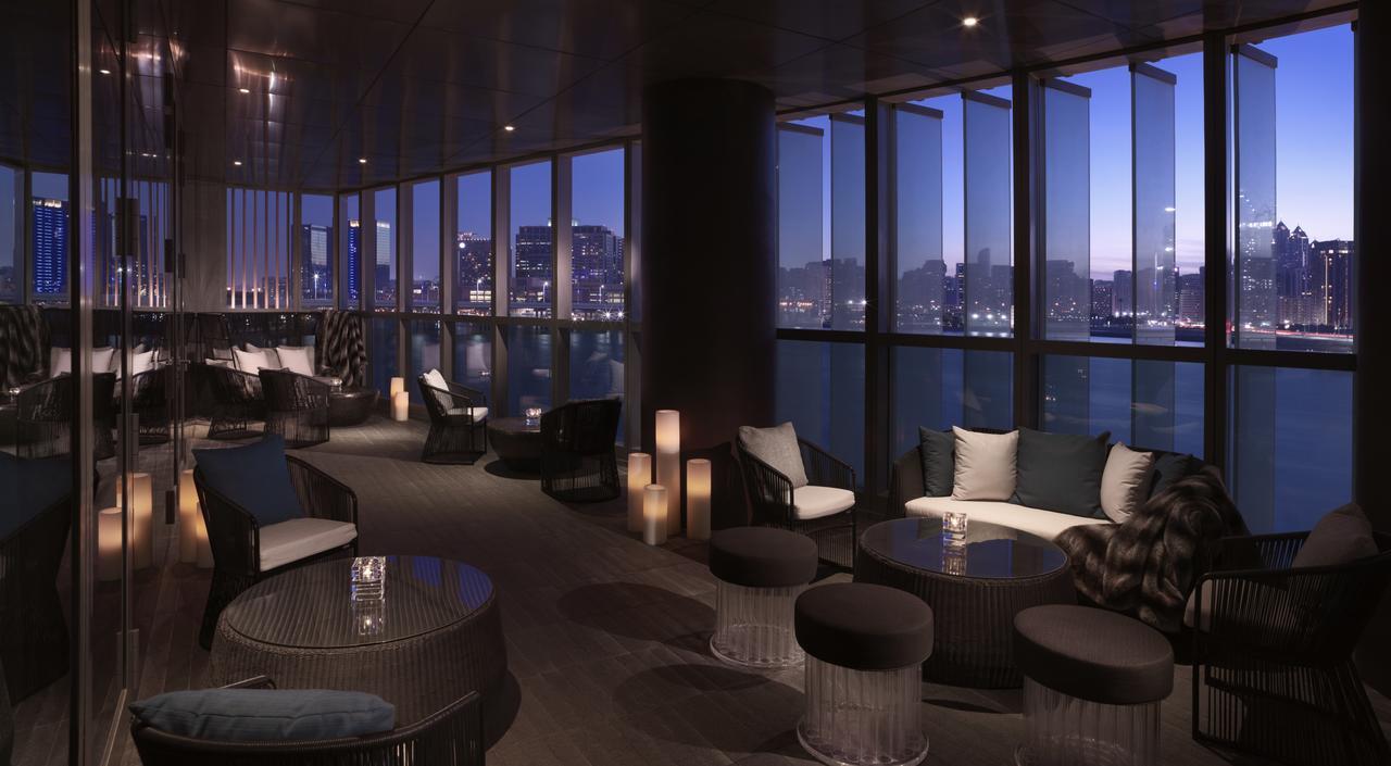 Four Seasons Hotel Abu Dhabi At Al Maryah Island Esterno foto The lounge at the 36th floor