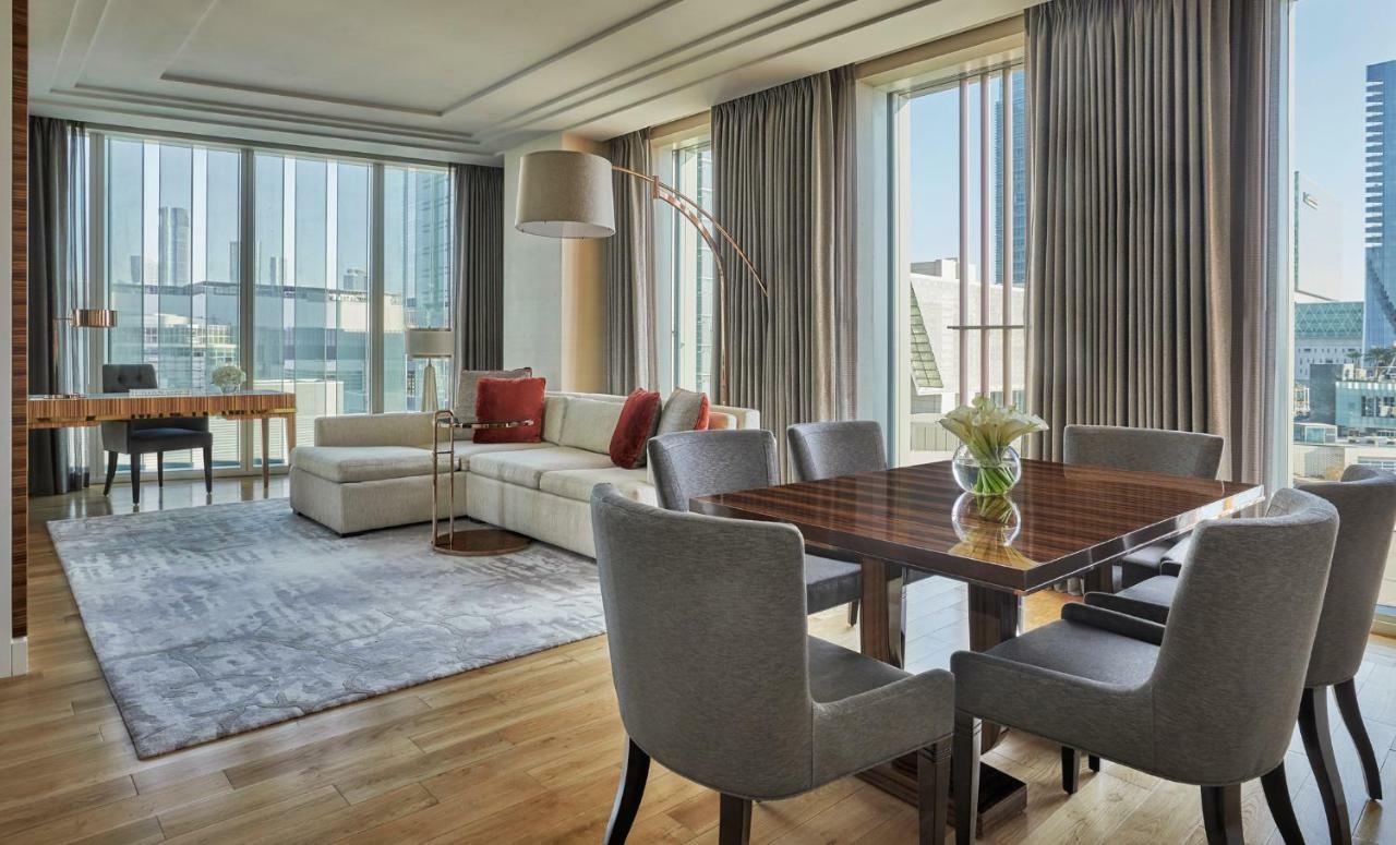 Four Seasons Hotel Abu Dhabi At Al Maryah Island Esterno foto A suite at the hotel