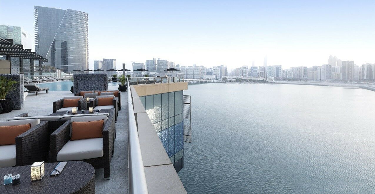 Four Seasons Hotel Abu Dhabi At Al Maryah Island Esterno foto View from the rooftop bar